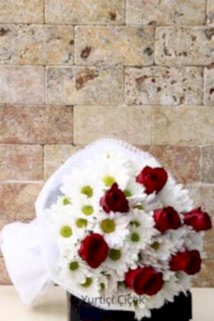 Daisies and 7 Roses
