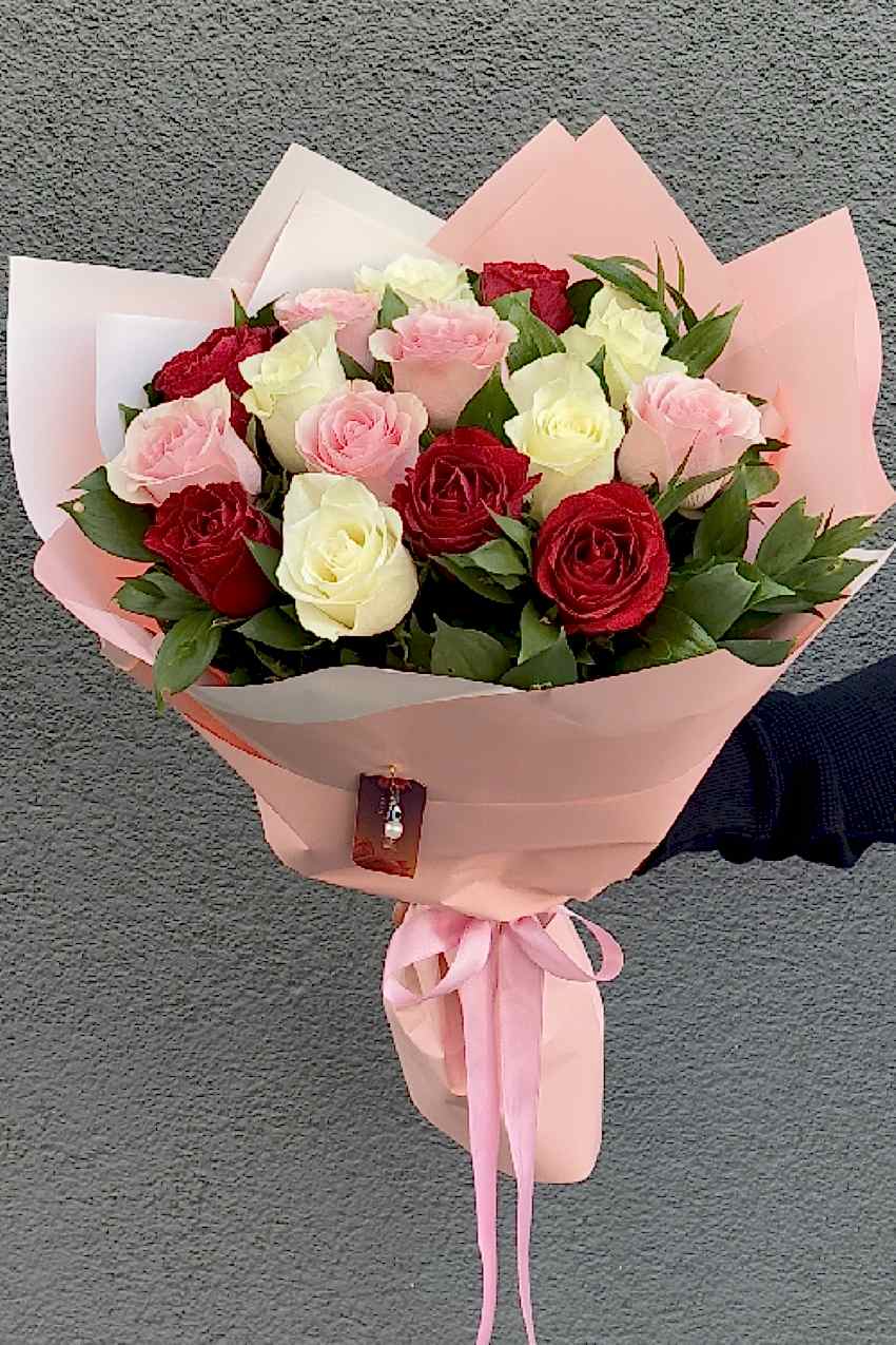 15 Renkli Gül Buketi